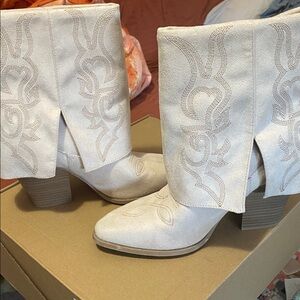 Dream Pairs Faux Suede Embroidered Design Beige Heeled Boots NWOB - Size 9 (40)